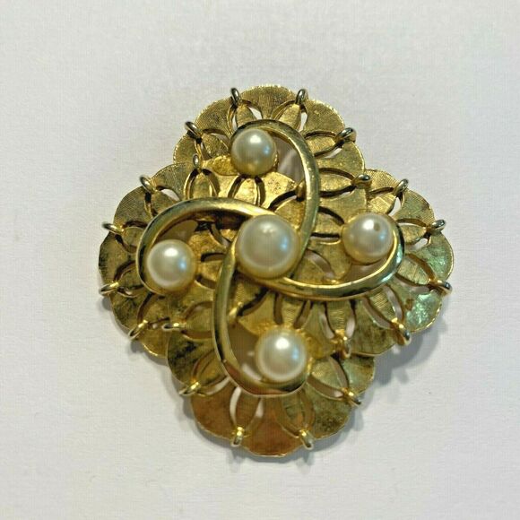 Gold & faux pearl brooch Celtic knot theme pin - Picture 2 of 4